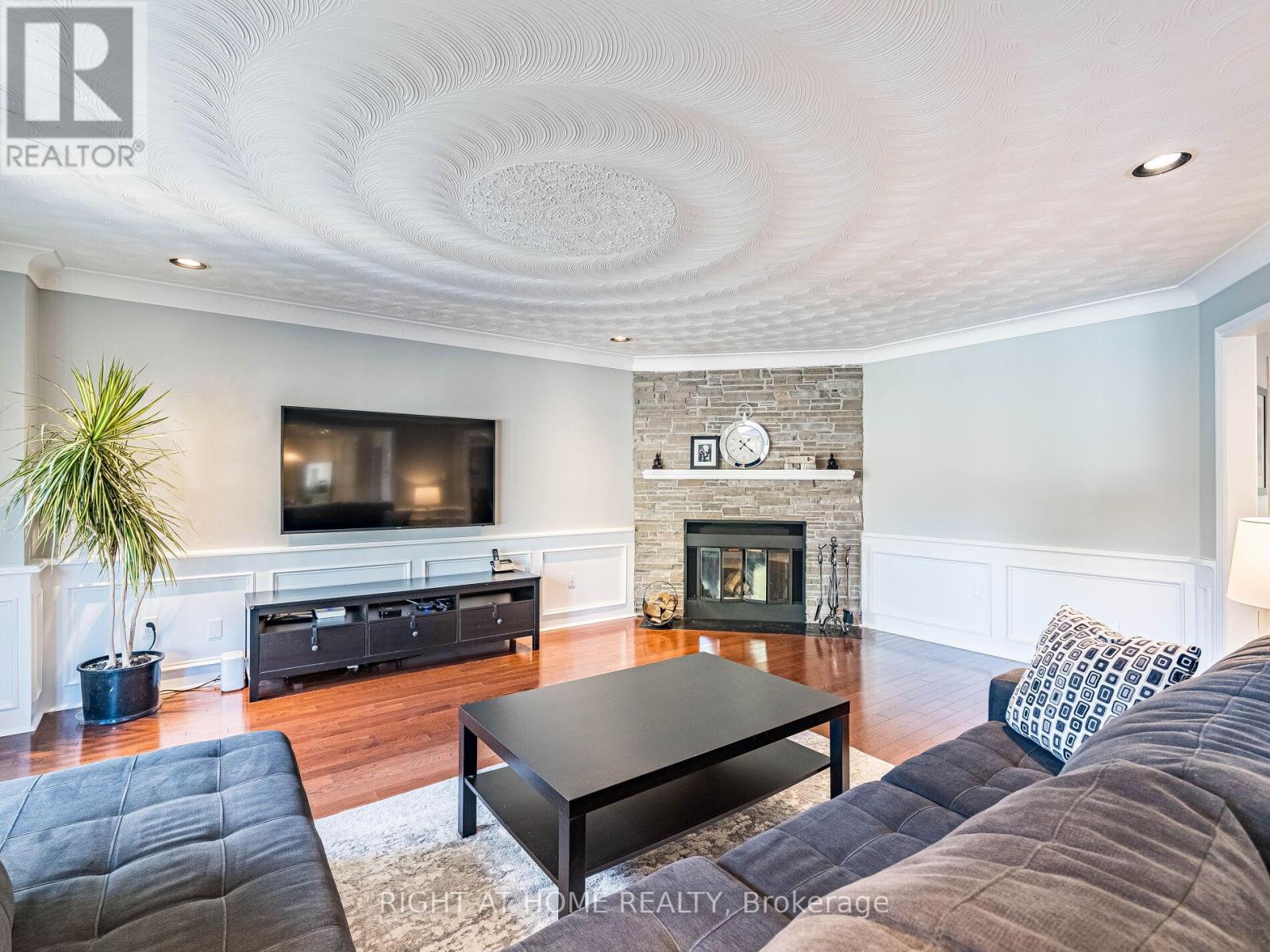1477 Ballantrae Drive, Mississauga, Ontario  L5M 3N6 - Photo 16 - W12473140