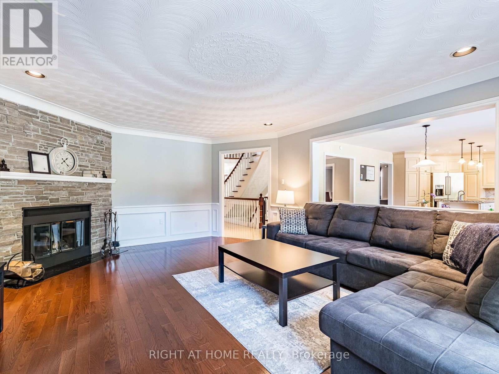 1477 Ballantrae Drive, Mississauga, Ontario  L5M 3N6 - Photo 17 - W12473140