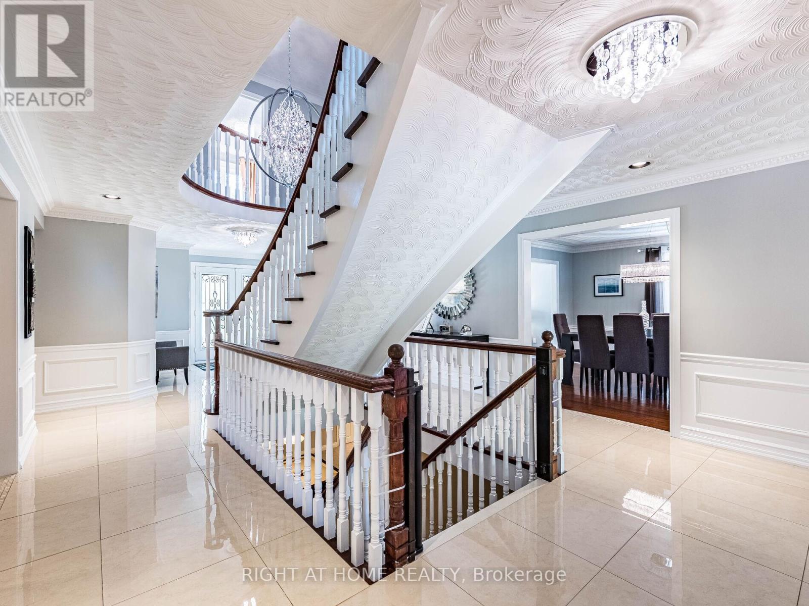 1477 Ballantrae Drive, Mississauga, Ontario  L5M 3N6 - Photo 18 - W12473140