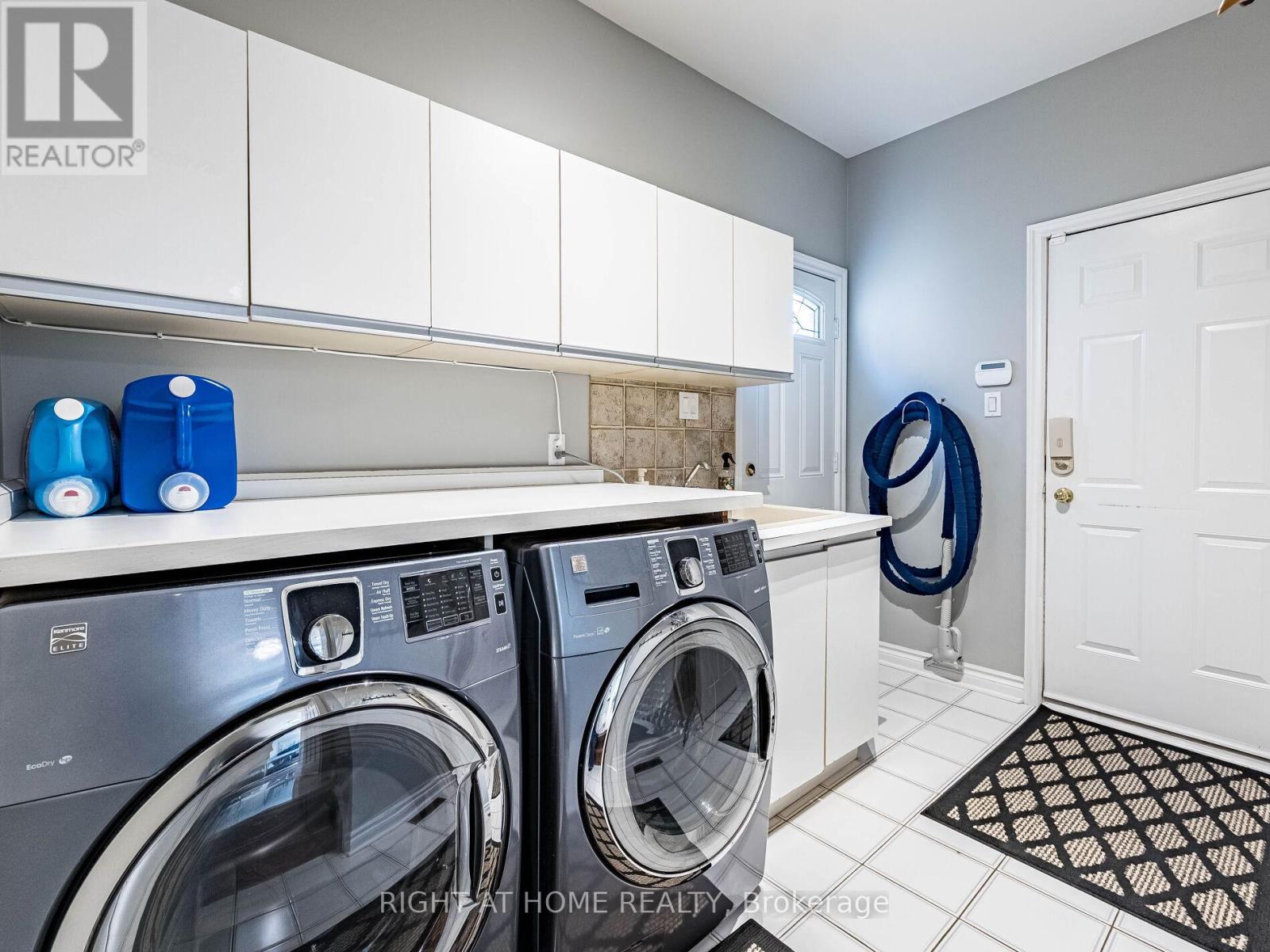 1477 Ballantrae Drive, Mississauga, Ontario  L5M 3N6 - Photo 22 - W12473140