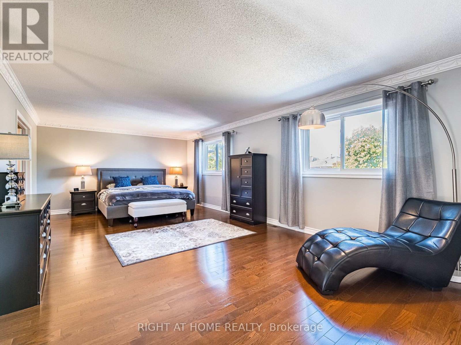 1477 Ballantrae Drive, Mississauga, Ontario  L5M 3N6 - Photo 25 - W12473140
