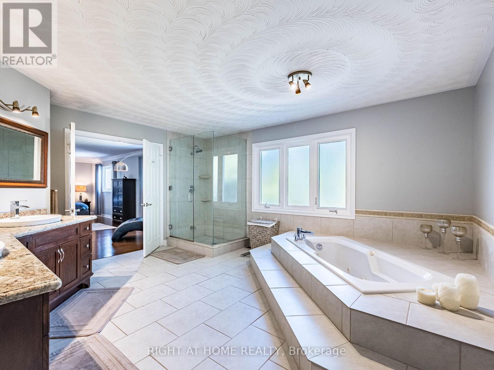 1477 Ballantrae Drive, Mississauga, Ontario  L5M 3N6 - Photo 27 - W12473140