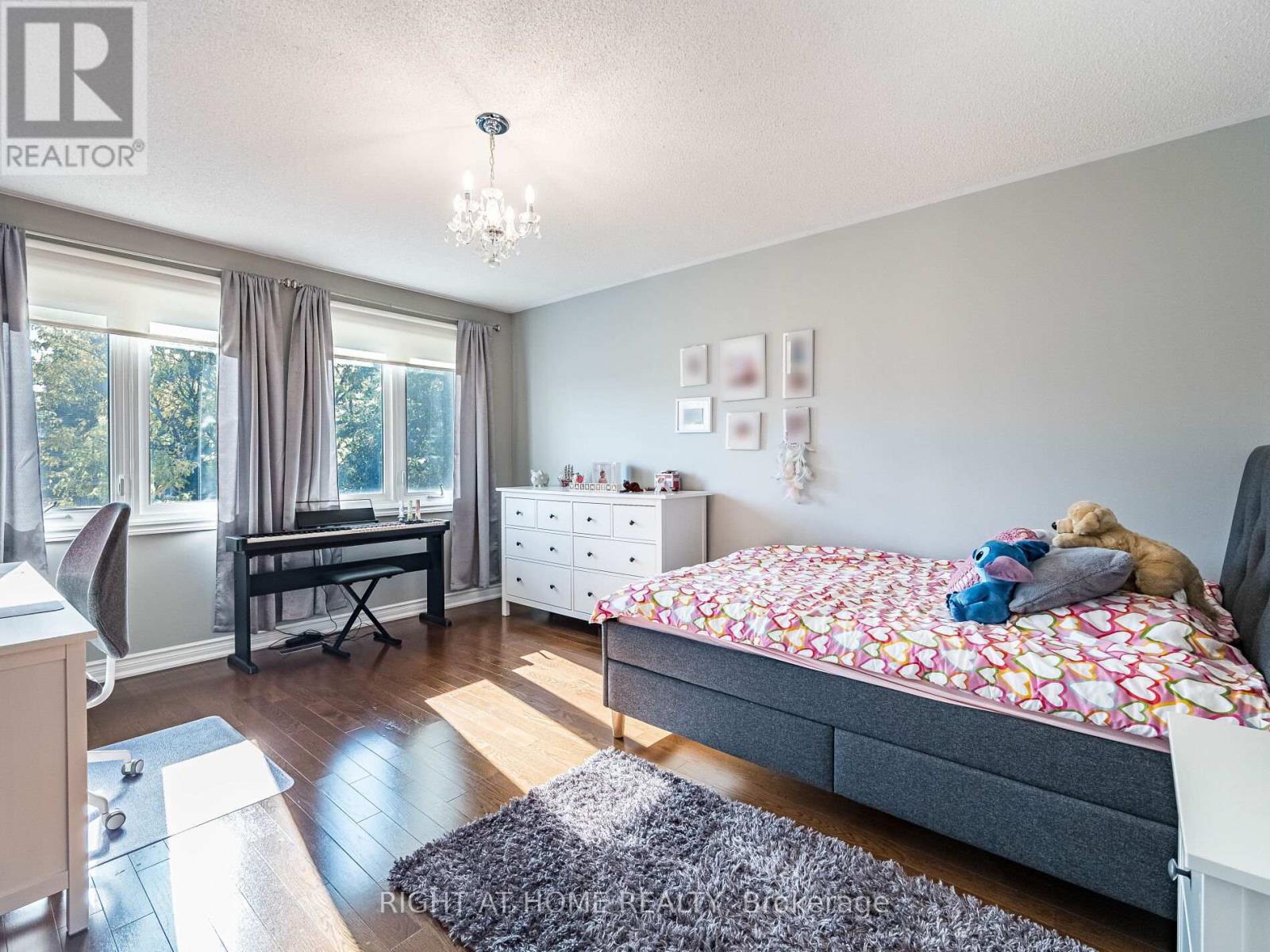 1477 Ballantrae Drive, Mississauga, Ontario  L5M 3N6 - Photo 29 - W12473140