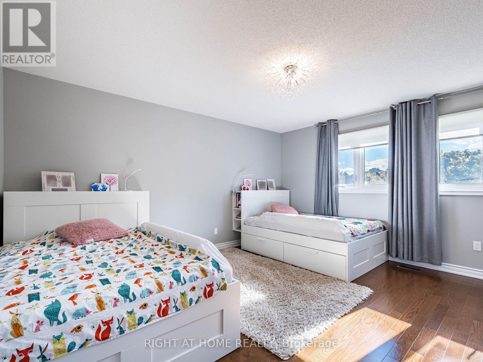 1477 Ballantrae Drive, Mississauga, Ontario  L5M 3N6 - Photo 30 - W12473140