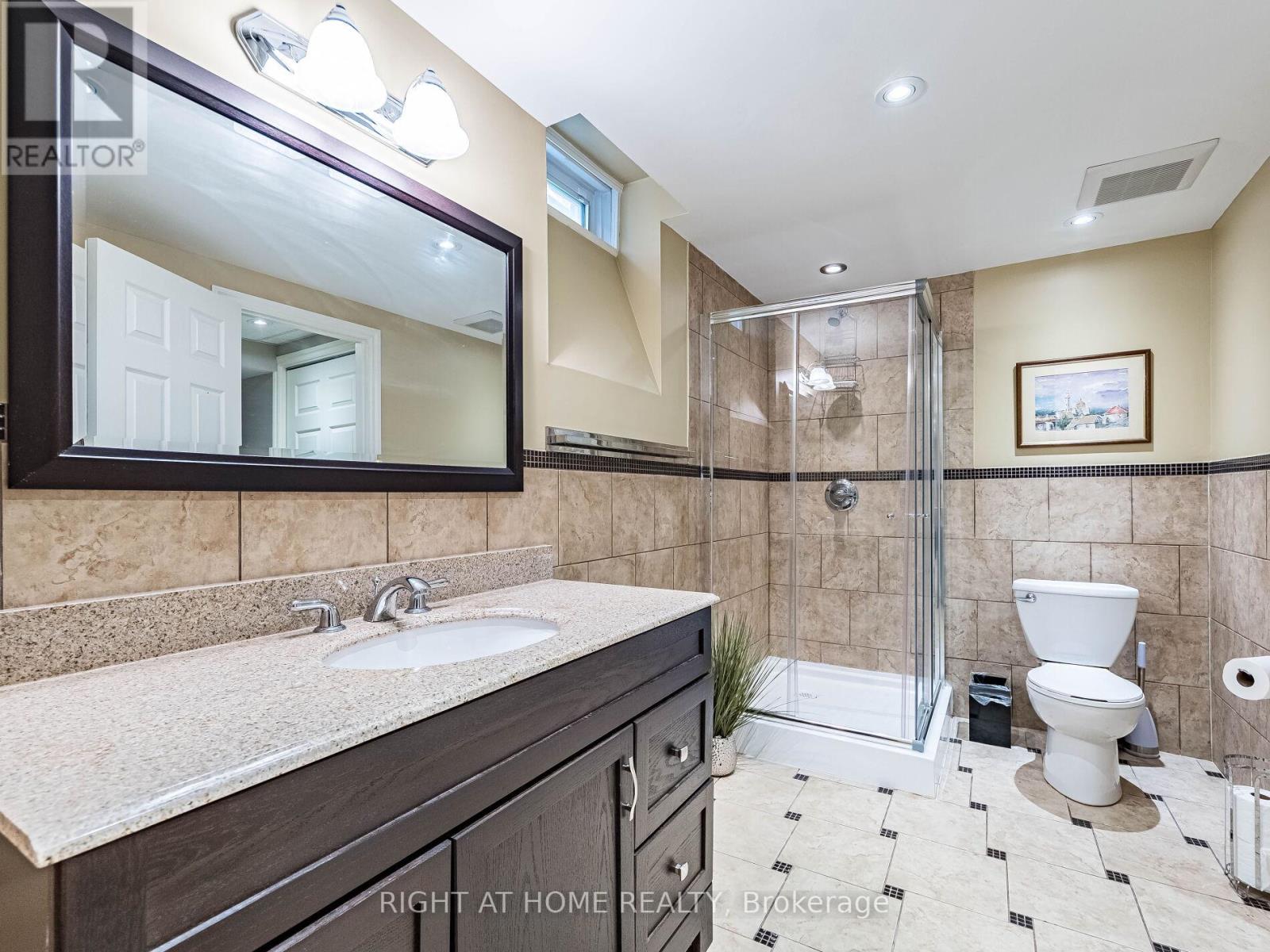 1477 Ballantrae Drive, Mississauga, Ontario  L5M 3N6 - Photo 39 - W12473140