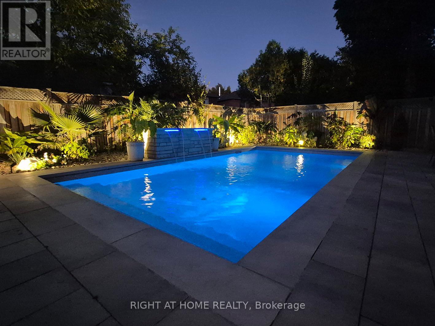 1477 Ballantrae Drive, Mississauga, Ontario  L5M 3N6 - Photo 46 - W12473140