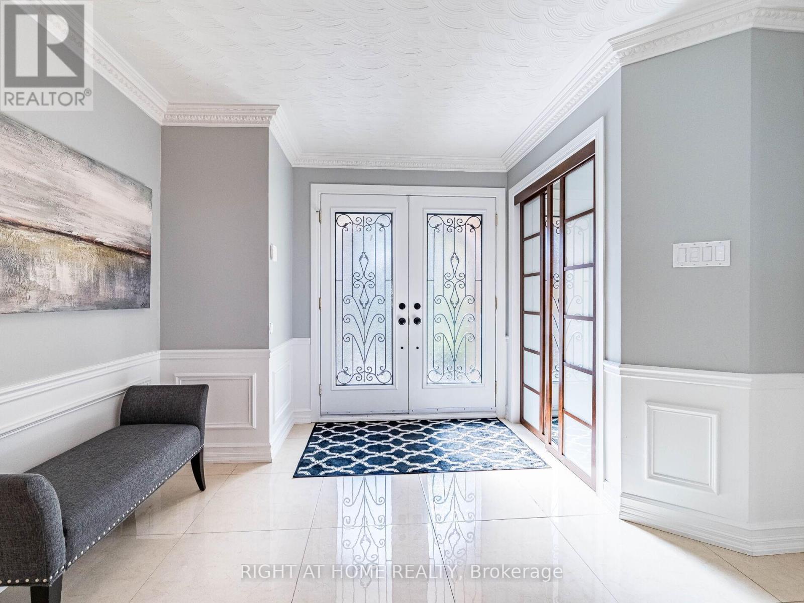 1477 Ballantrae Drive, Mississauga, Ontario  L5M 3N6 - Photo 6 - W12473140