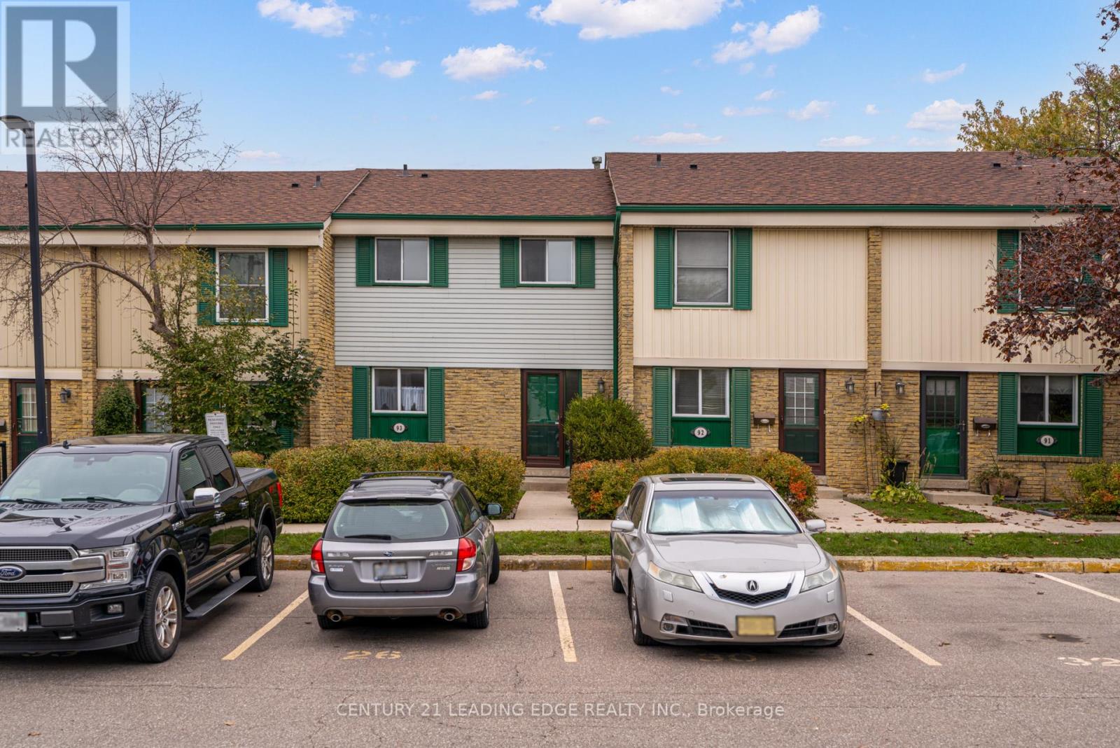 93 - 2779 Gananoque Drive, Mississauga, Ontario  L5N 2E4 - Photo 2 - W12473142