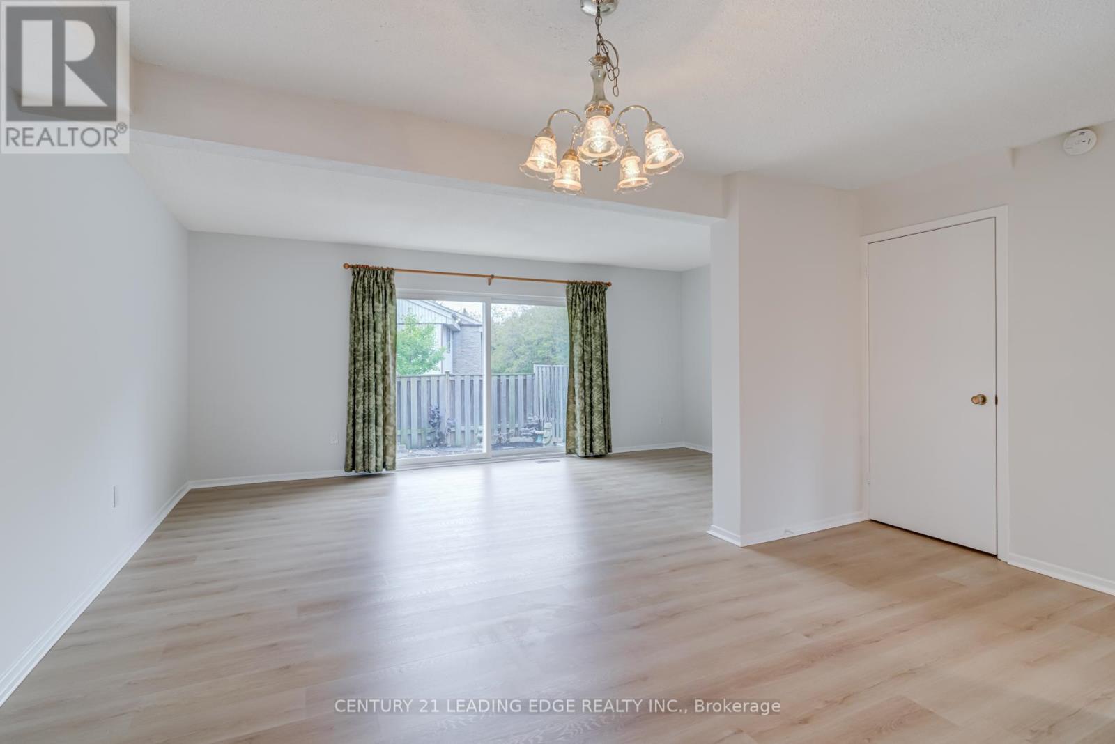 93 - 2779 Gananoque Drive, Mississauga, Ontario  L5N 2E4 - Photo 5 - W12473142