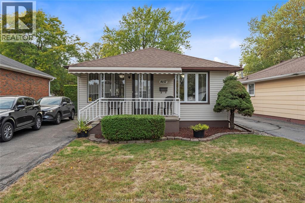 MLS# 25026661: 1657 GLENDALE, Windsor, Canada