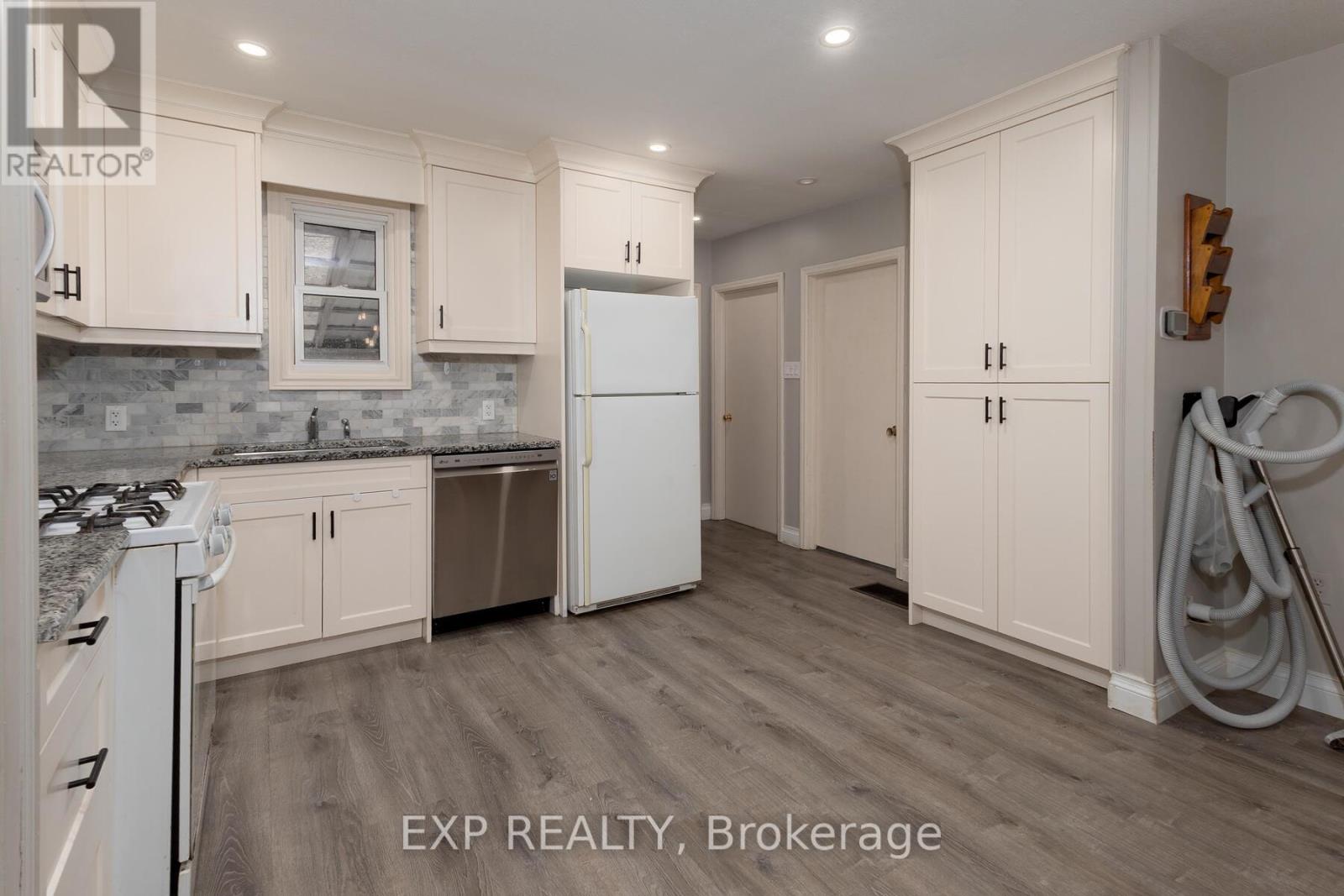 23 Oak Street, Bayham (Vienna), Ontario  N0J 1Z0 - Photo 6 - X12473193
