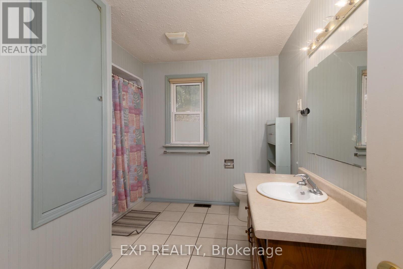 23 Oak Street, Bayham (Vienna), Ontario  N0J 1Z0 - Photo 9 - X12473193