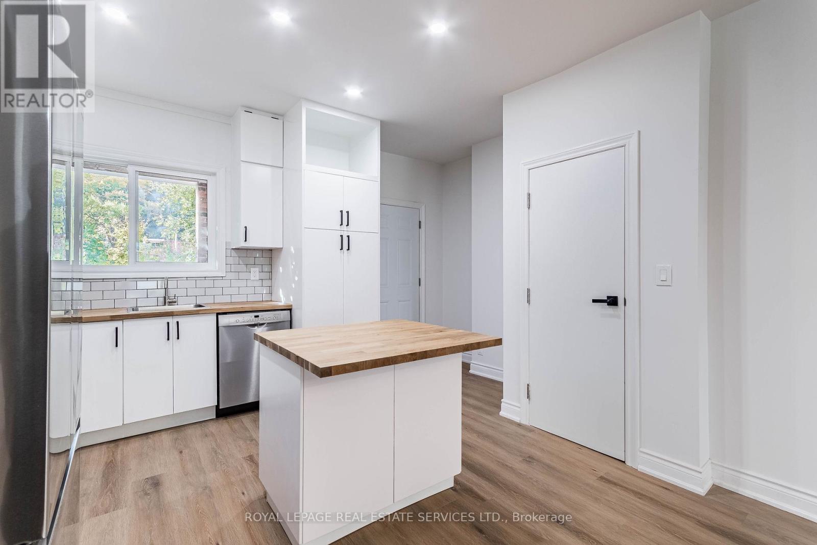 Upper - 286 Cumberland Avenue, Hamilton, Ontario  L8M 2A1 - Photo 10 - X12473127