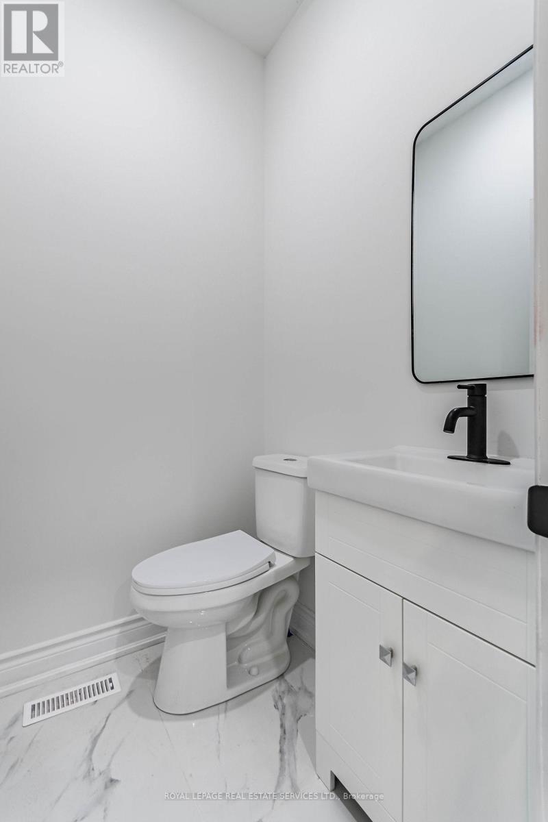 Upper - 286 Cumberland Avenue, Hamilton, Ontario  L8M 2A1 - Photo 18 - X12473127