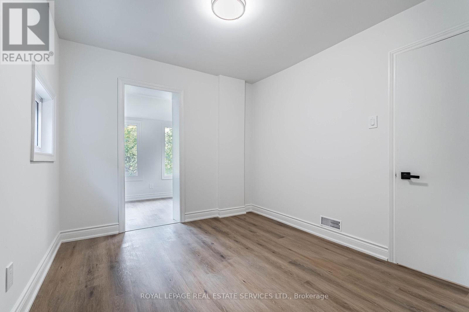 Upper - 286 Cumberland Avenue, Hamilton, Ontario  L8M 2A1 - Photo 19 - X12473127
