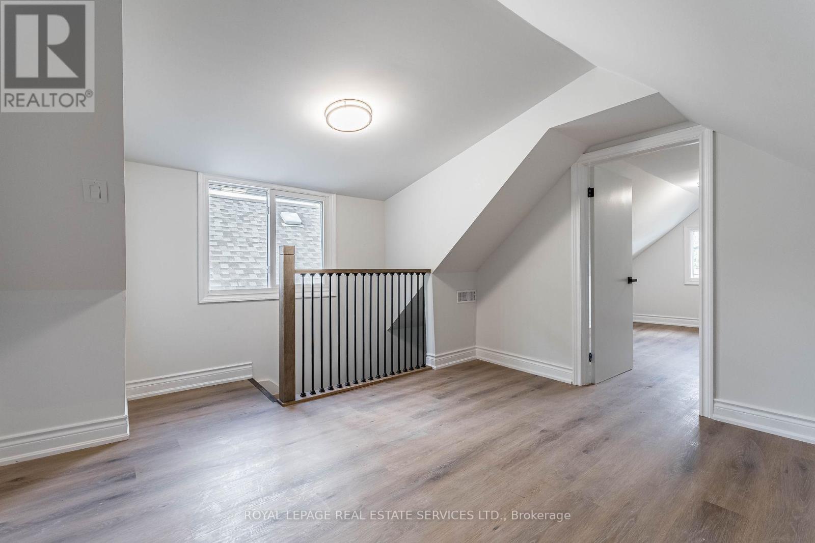 Upper - 286 Cumberland Avenue, Hamilton, Ontario  L8M 2A1 - Photo 26 - X12473127