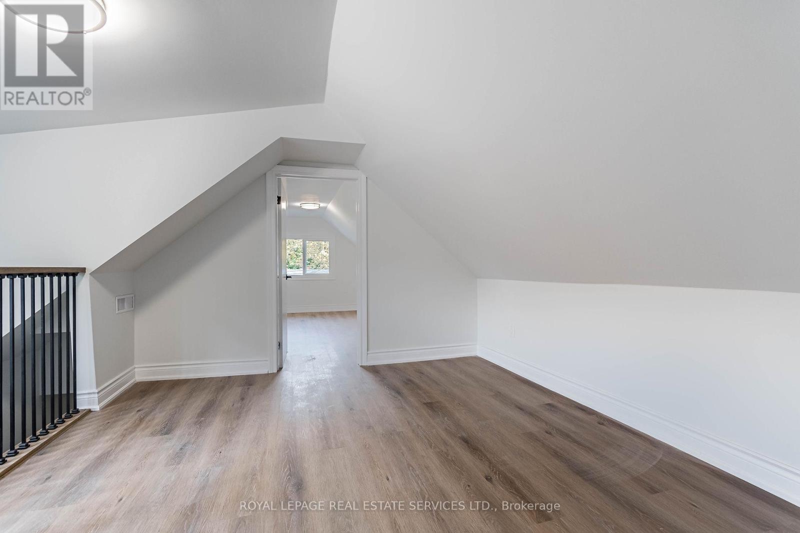 Upper - 286 Cumberland Avenue, Hamilton, Ontario  L8M 2A1 - Photo 27 - X12473127