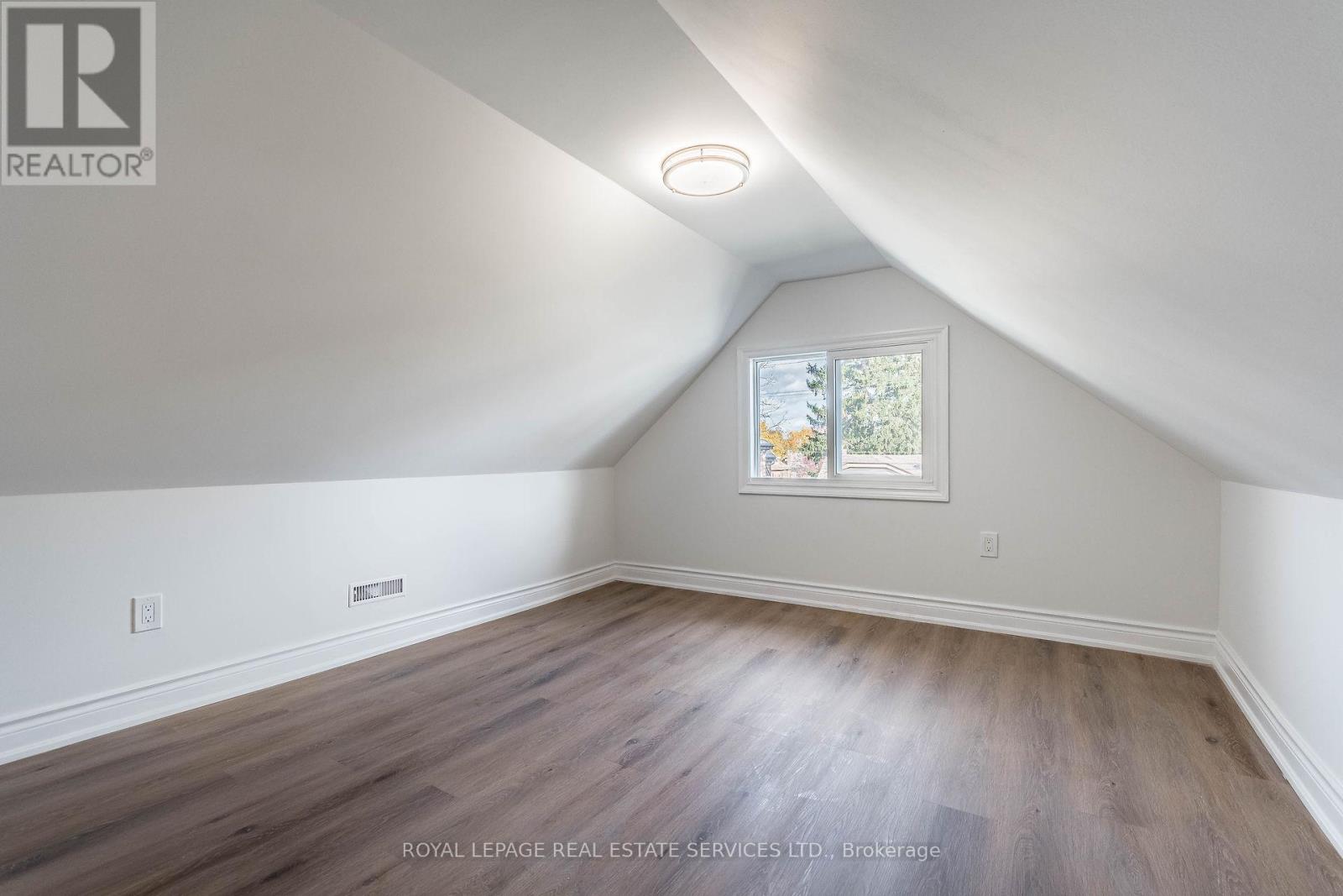 Upper - 286 Cumberland Avenue, Hamilton, Ontario  L8M 2A1 - Photo 28 - X12473127