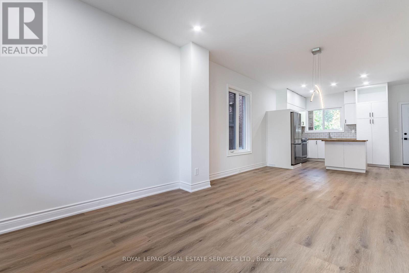 Upper - 286 Cumberland Avenue, Hamilton, Ontario  L8M 2A1 - Photo 4 - X12473127