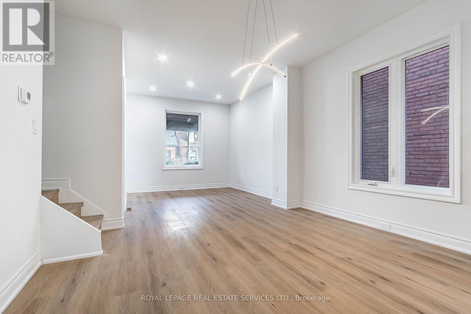Upper - 286 Cumberland Avenue, Hamilton, Ontario  L8M 2A1 - Photo 7 - X12473127