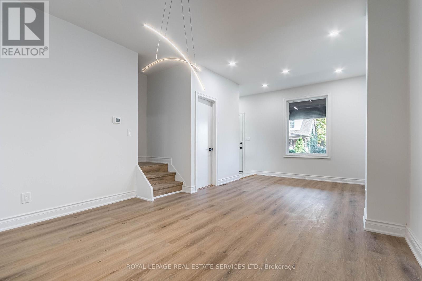 Upper - 286 Cumberland Avenue, Hamilton, Ontario  L8M 2A1 - Photo 8 - X12473127