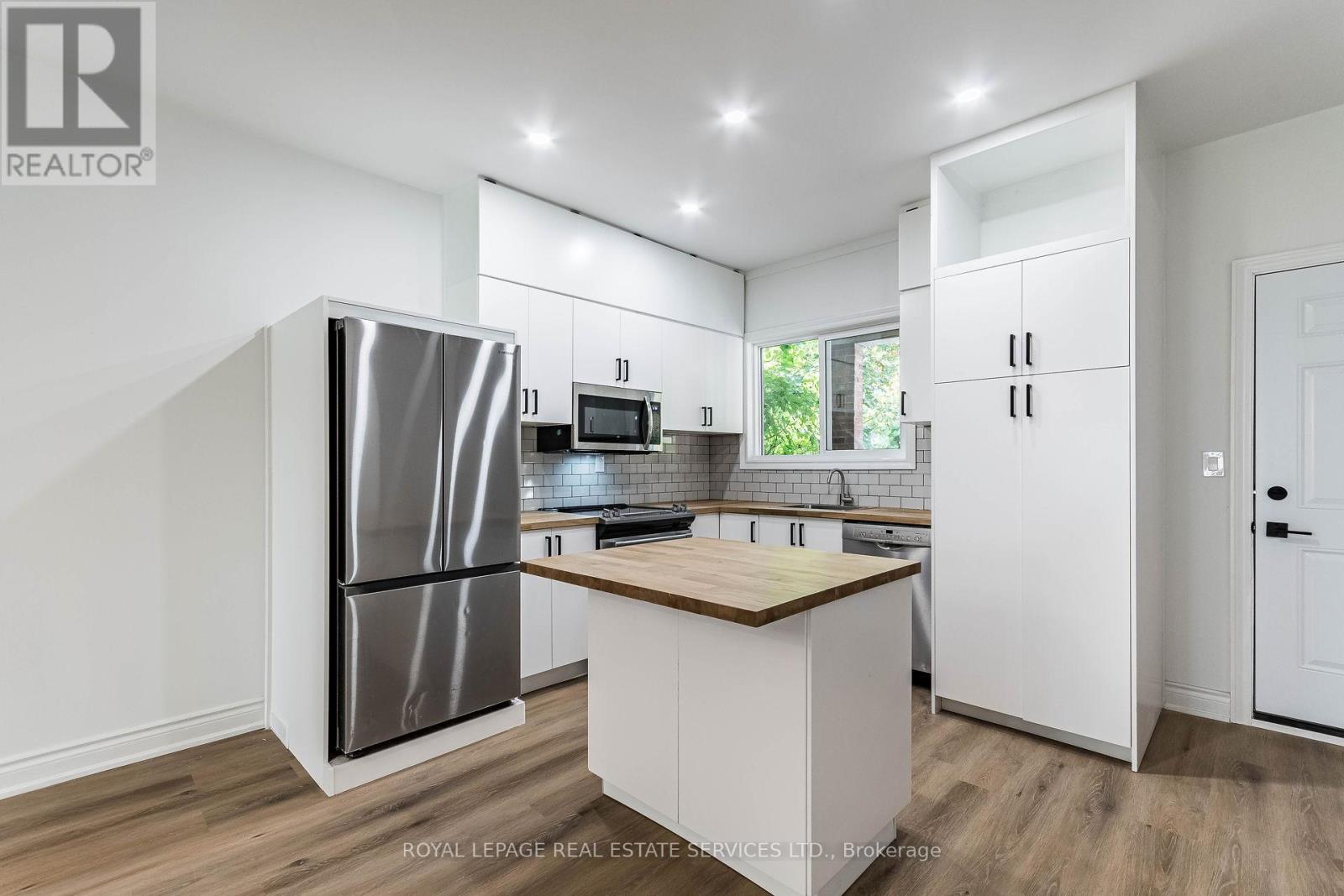 Upper - 286 Cumberland Avenue, Hamilton, Ontario  L8M 2A1 - Photo 9 - X12473127