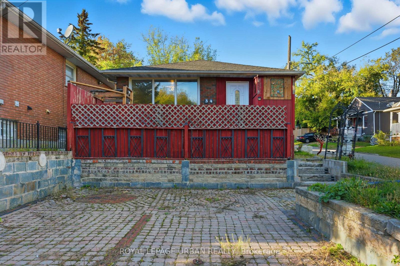 34 Gale Crescent, St. Catharines, Ontario  L2R 3K9 - Photo 2 - X12473128