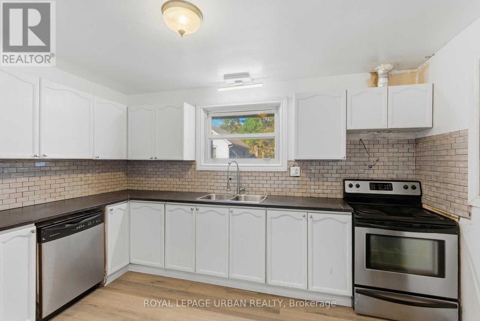 34 Gale Crescent, St. Catharines, Ontario  L2R 3K9 - Photo 5 - X12473128