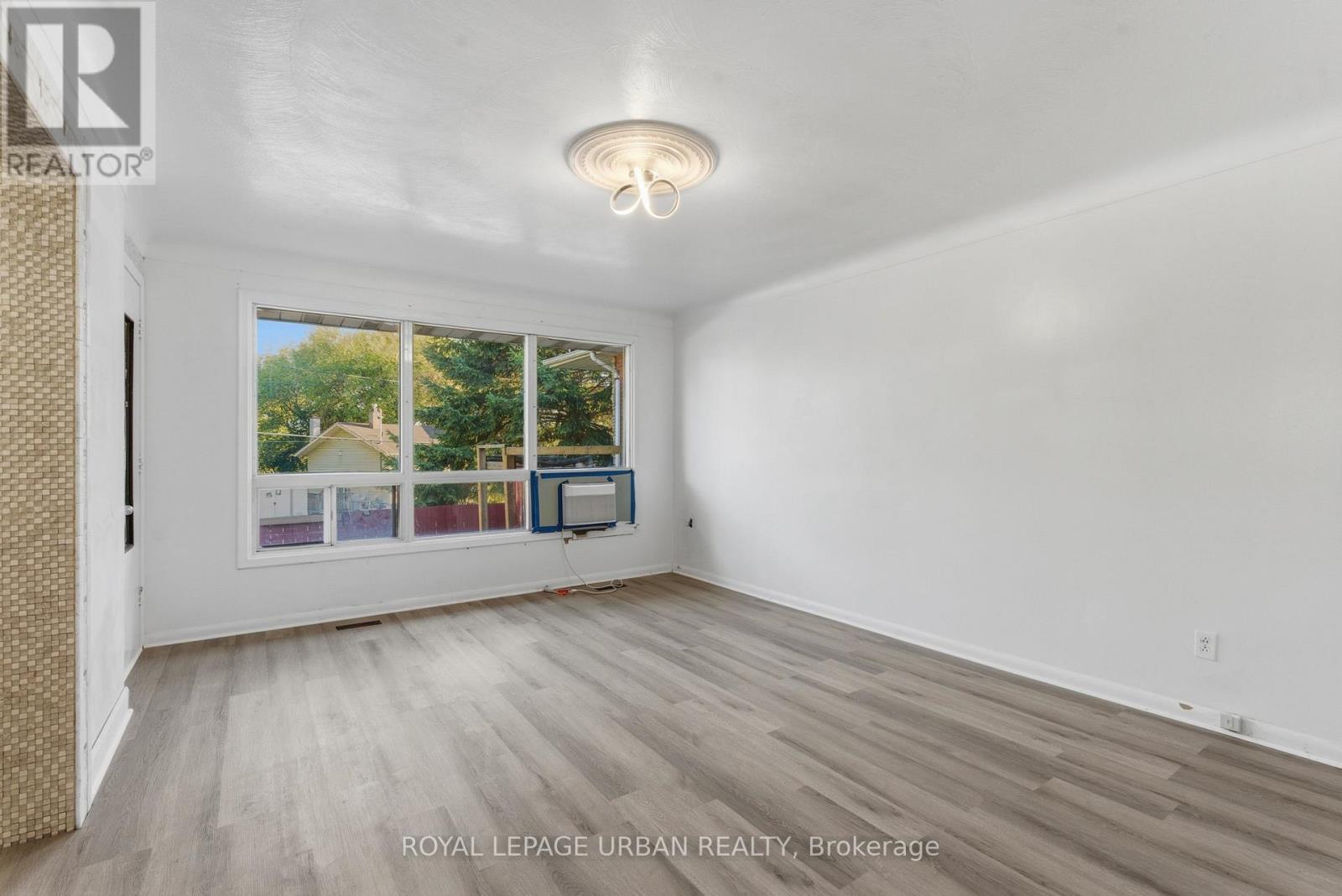 34 Gale Crescent, St. Catharines, Ontario  L2R 3K9 - Photo 7 - X12473128
