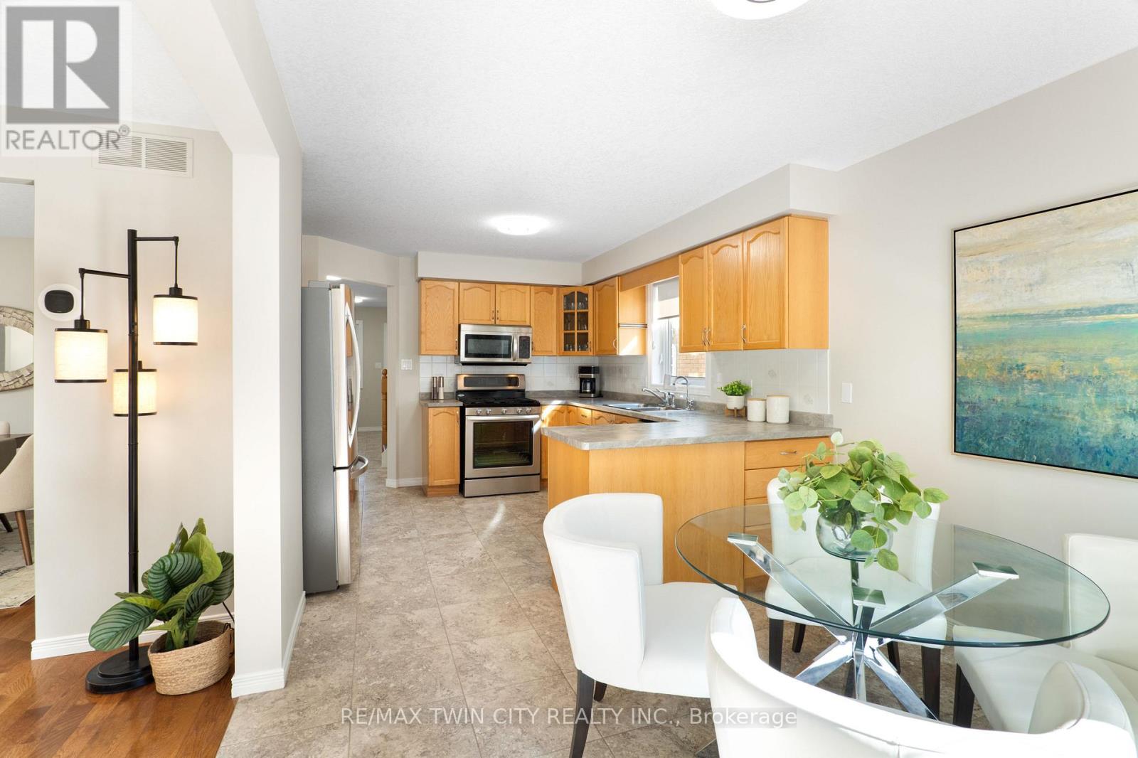 167 Bridgewater Crescent, Waterloo, Ontario  N2T 2M1 - Photo 14 - X12473146
