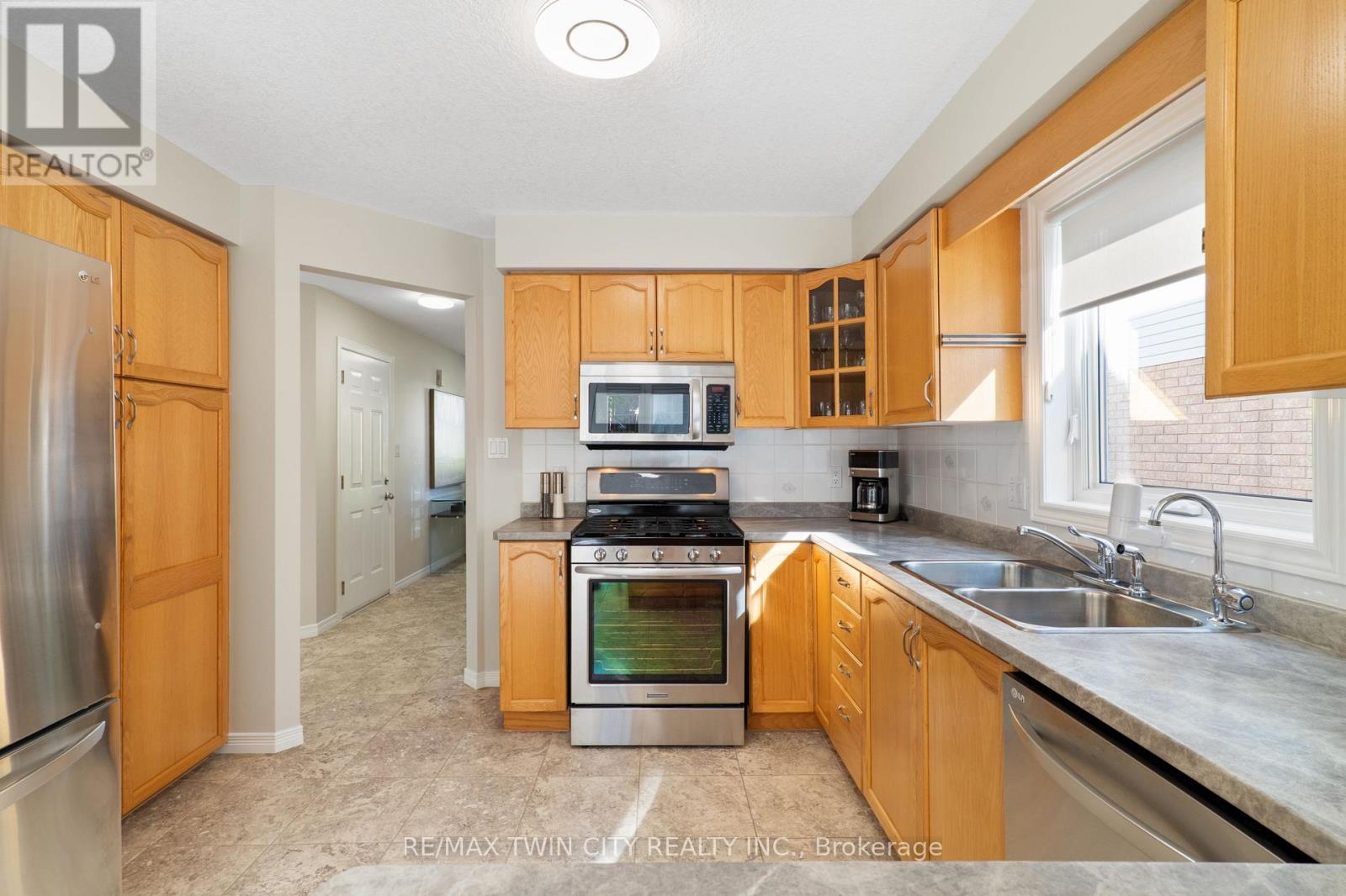 167 Bridgewater Crescent, Waterloo, Ontario  N2T 2M1 - Photo 16 - X12473146