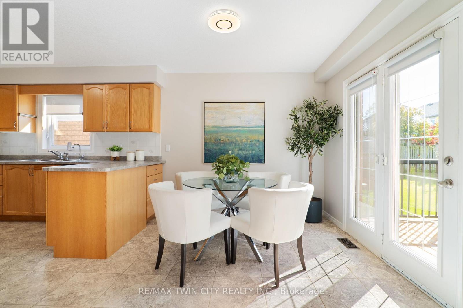 167 Bridgewater Crescent, Waterloo, Ontario  N2T 2M1 - Photo 17 - X12473146