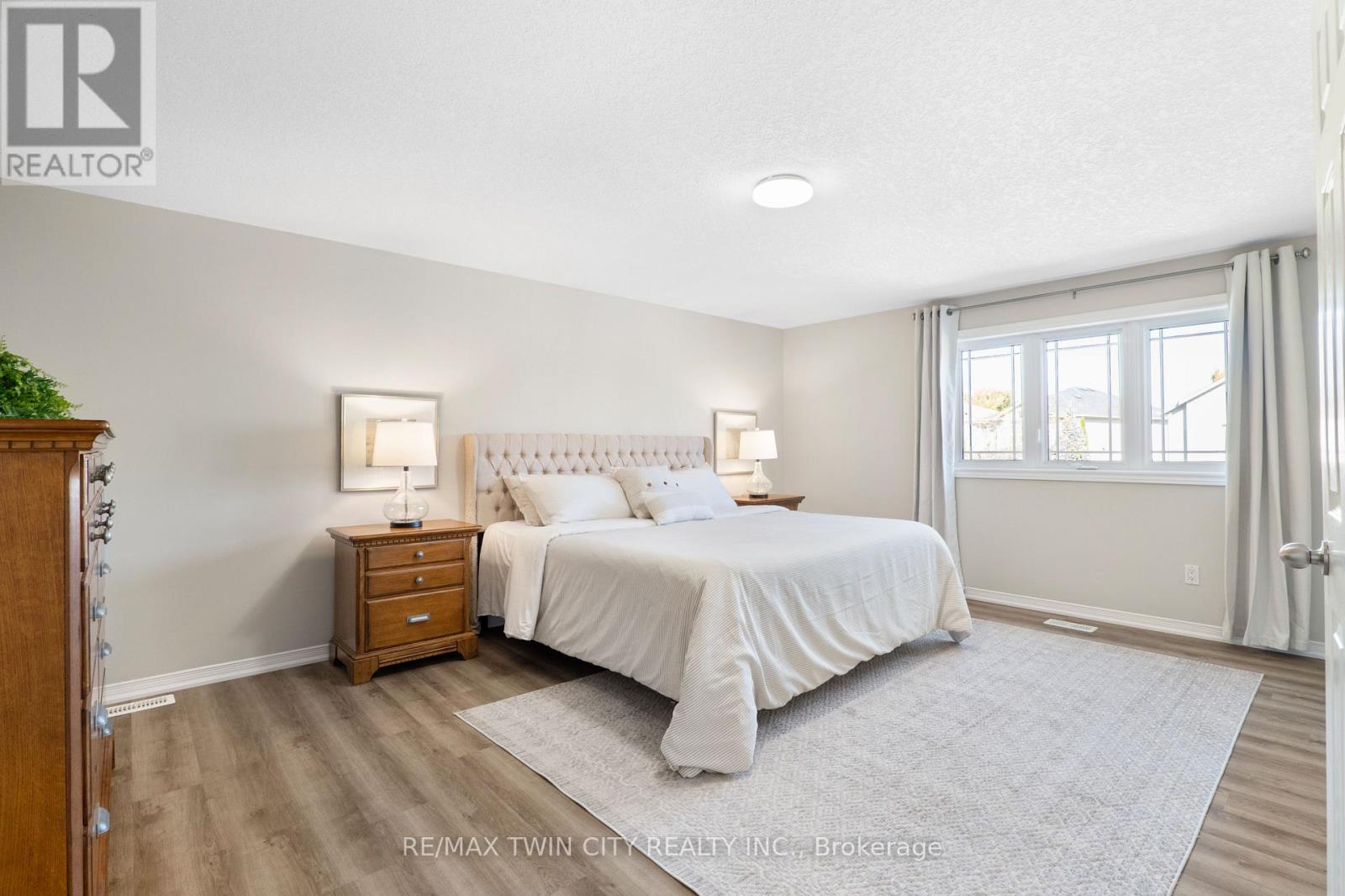 167 Bridgewater Crescent, Waterloo, Ontario  N2T 2M1 - Photo 22 - X12473146