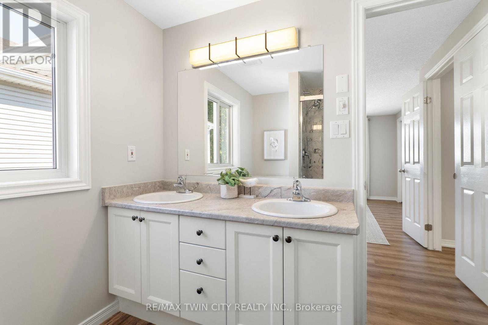 167 Bridgewater Crescent, Waterloo, Ontario  N2T 2M1 - Photo 25 - X12473146