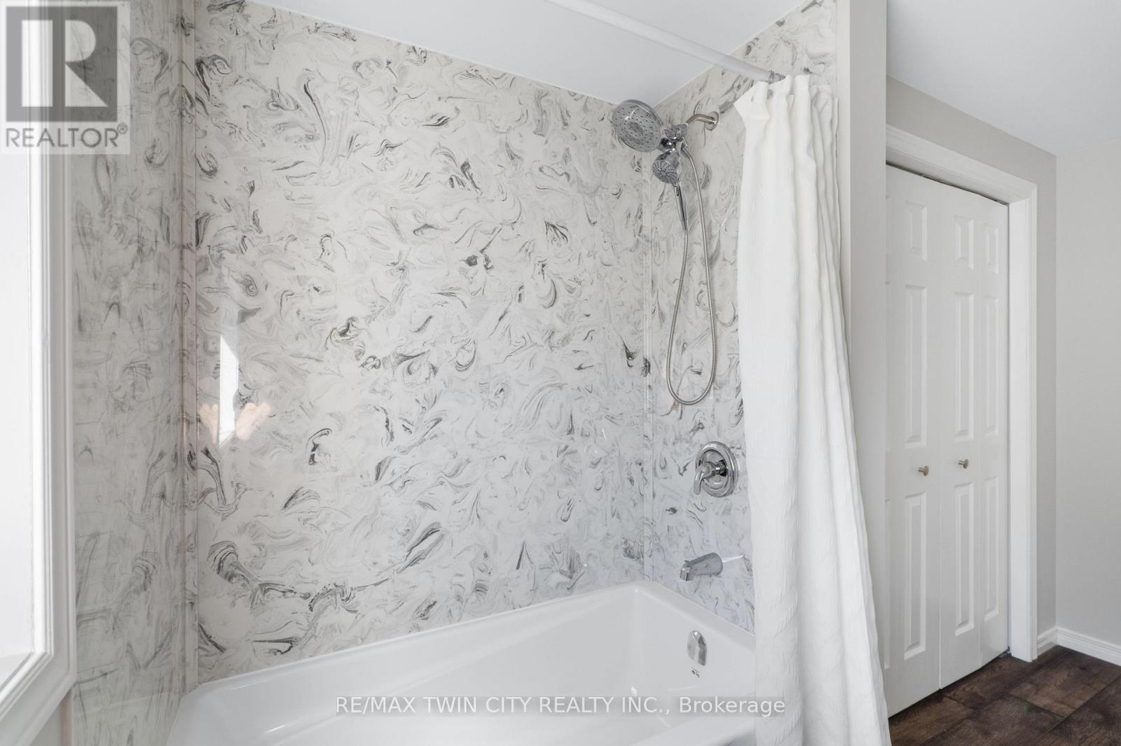 167 Bridgewater Crescent, Waterloo, Ontario  N2T 2M1 - Photo 32 - X12473146