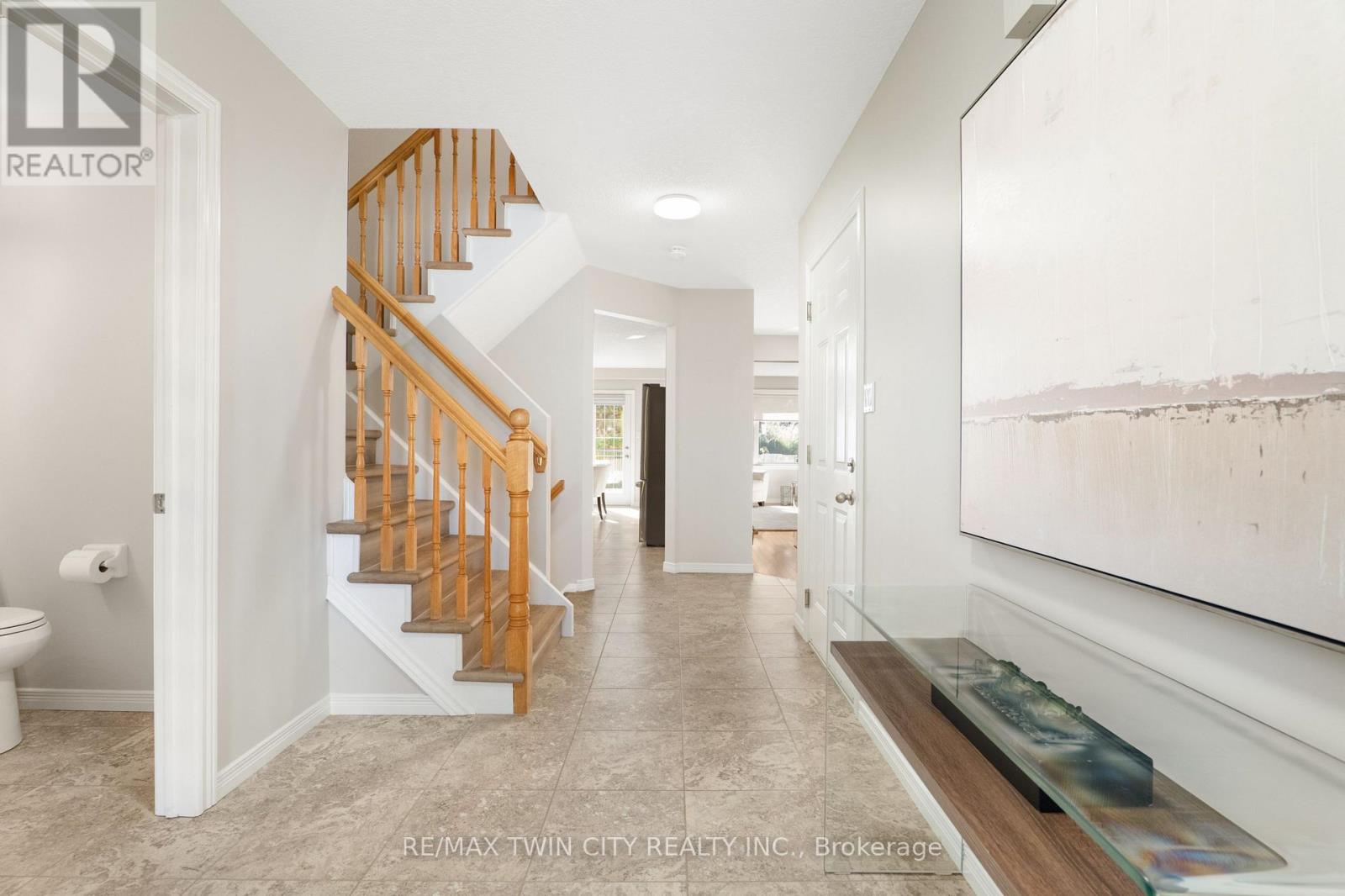 167 Bridgewater Crescent, Waterloo, Ontario  N2T 2M1 - Photo 4 - X12473146