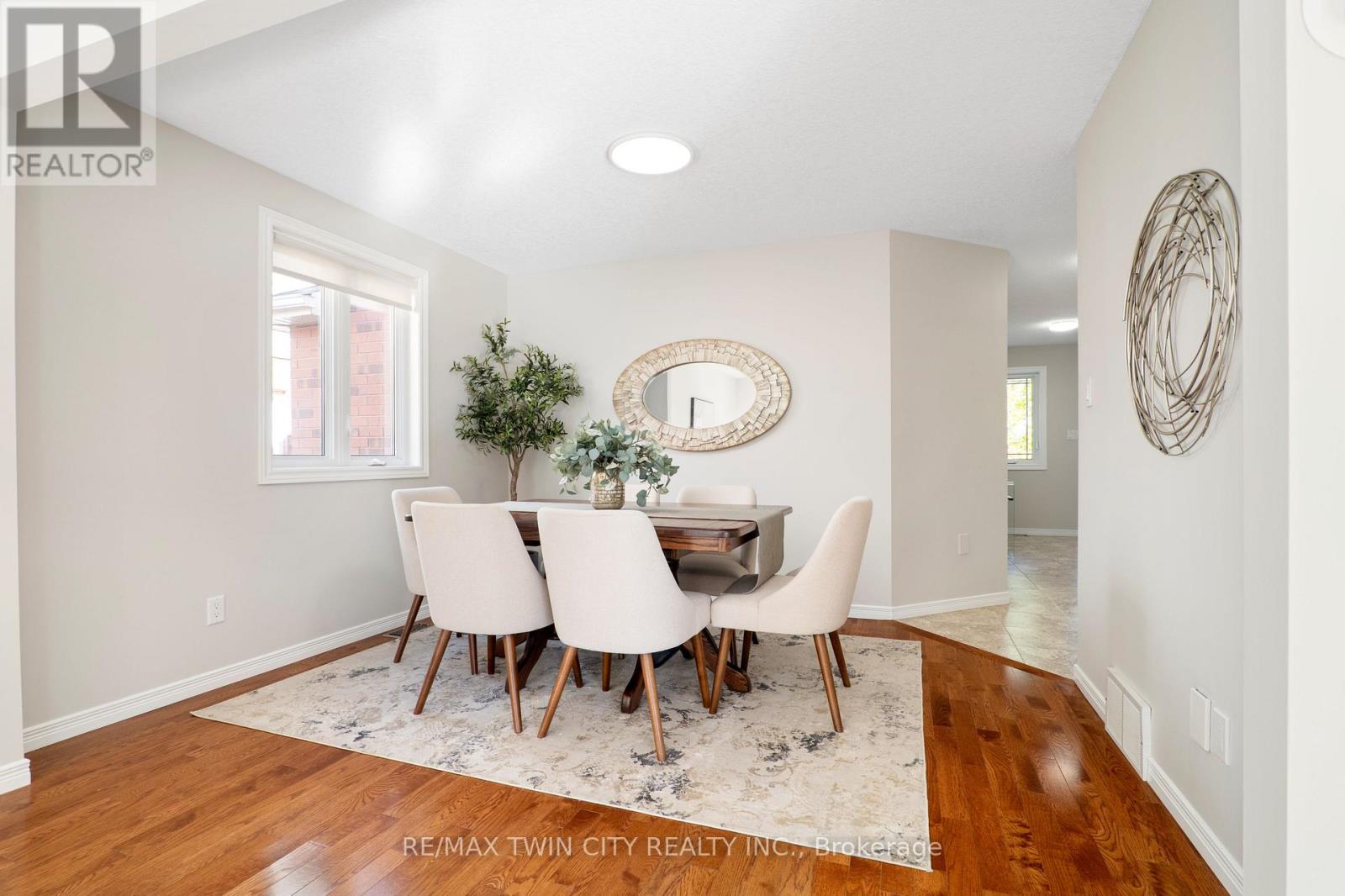 167 Bridgewater Crescent, Waterloo, Ontario  N2T 2M1 - Photo 7 - X12473146