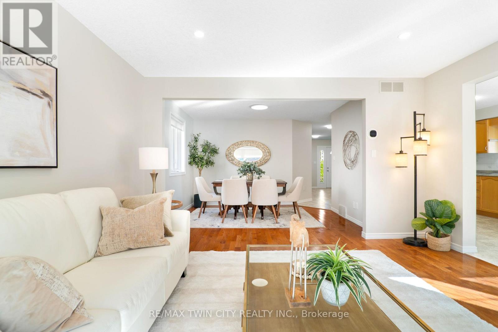 167 Bridgewater Crescent, Waterloo, Ontario  N2T 2M1 - Photo 8 - X12473146