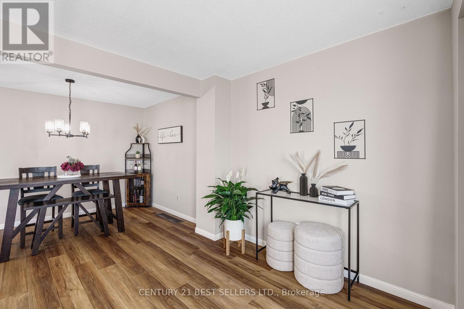 477 Ontario Street N, Milton, Ontario  L9T 3J4 - Photo 5 - W12436181