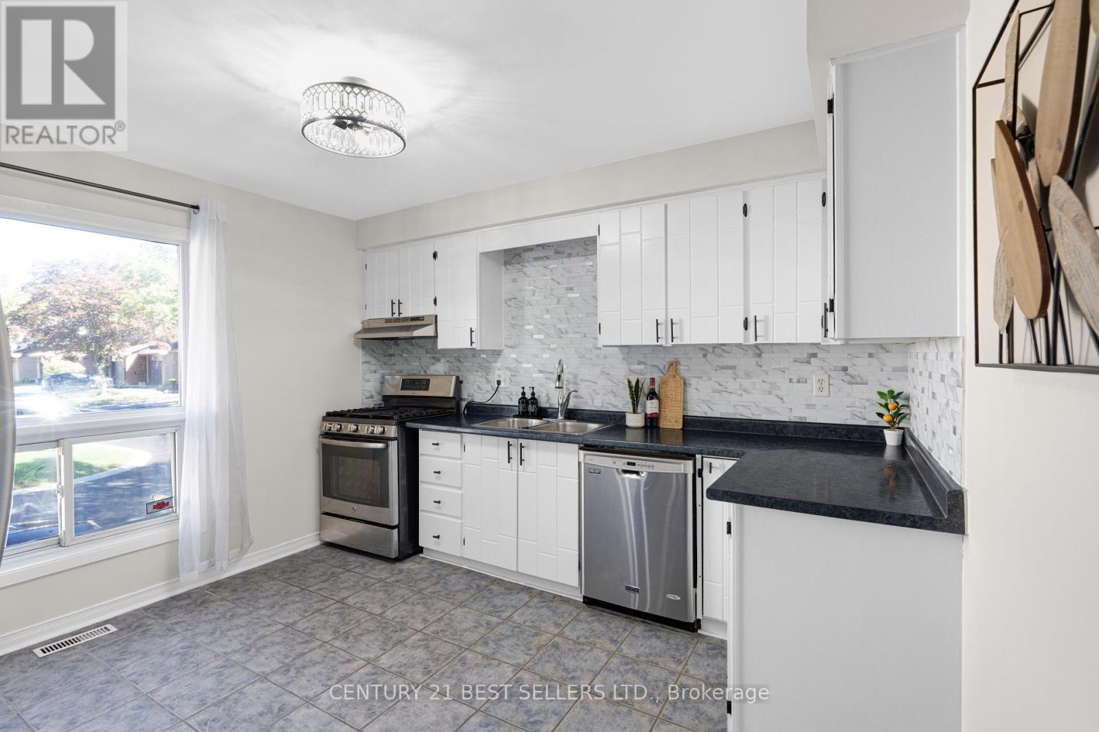 477 Ontario Street N, Milton, Ontario  L9T 3J4 - Photo 7 - W12436181