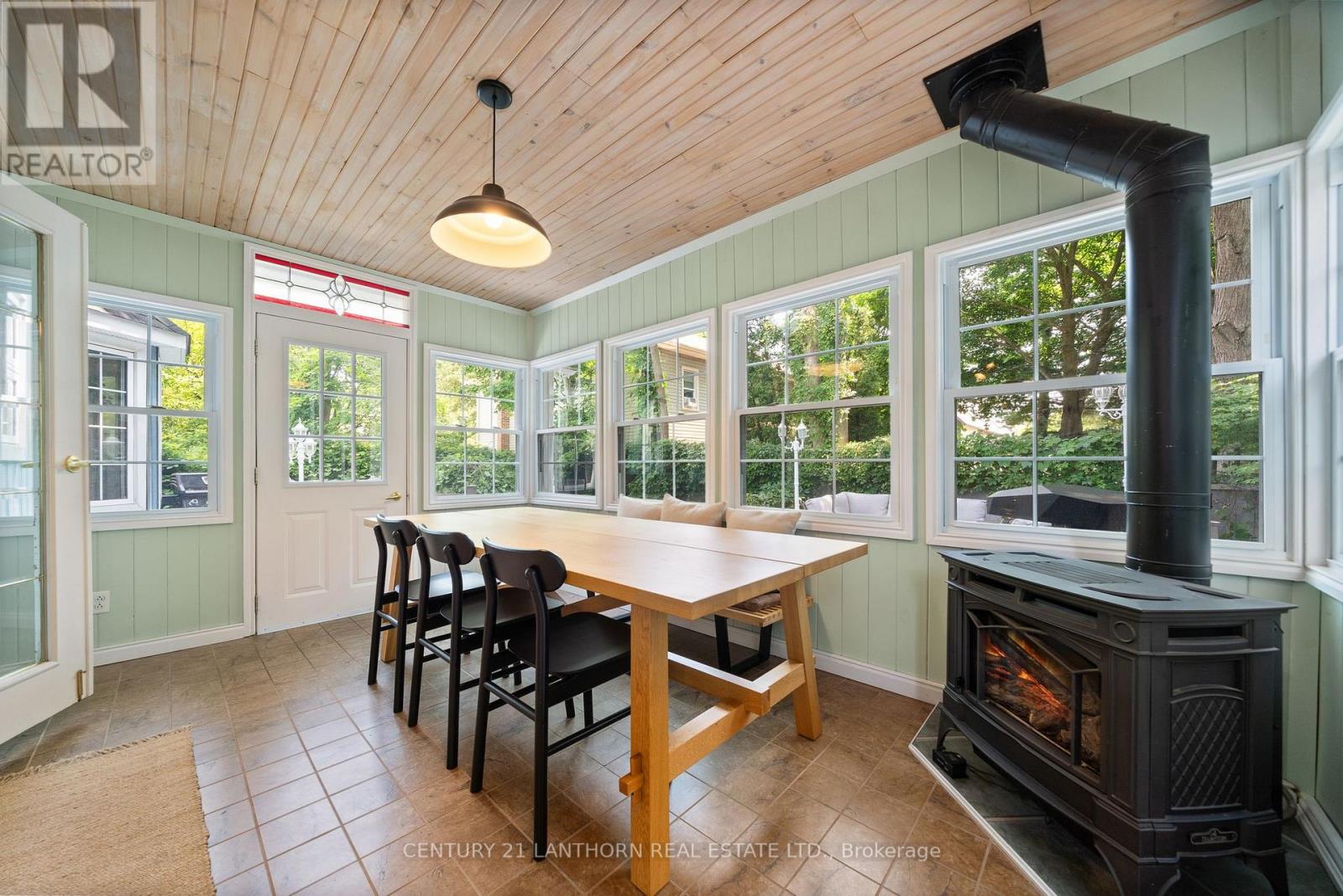 18 Queen Street, Prince Edward County, Ontario  K0K 2T0 - Photo 15 - X12400202