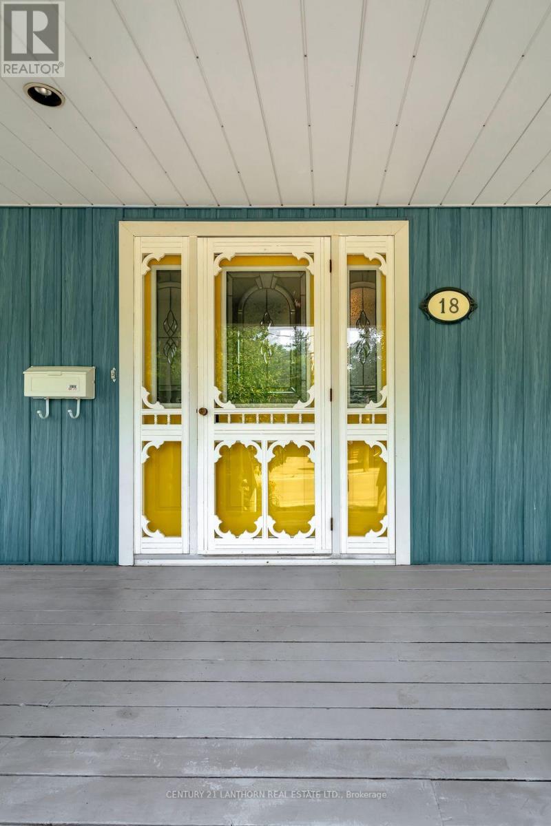 18 Queen Street, Prince Edward County, Ontario  K0K 2T0 - Photo 3 - X12400202