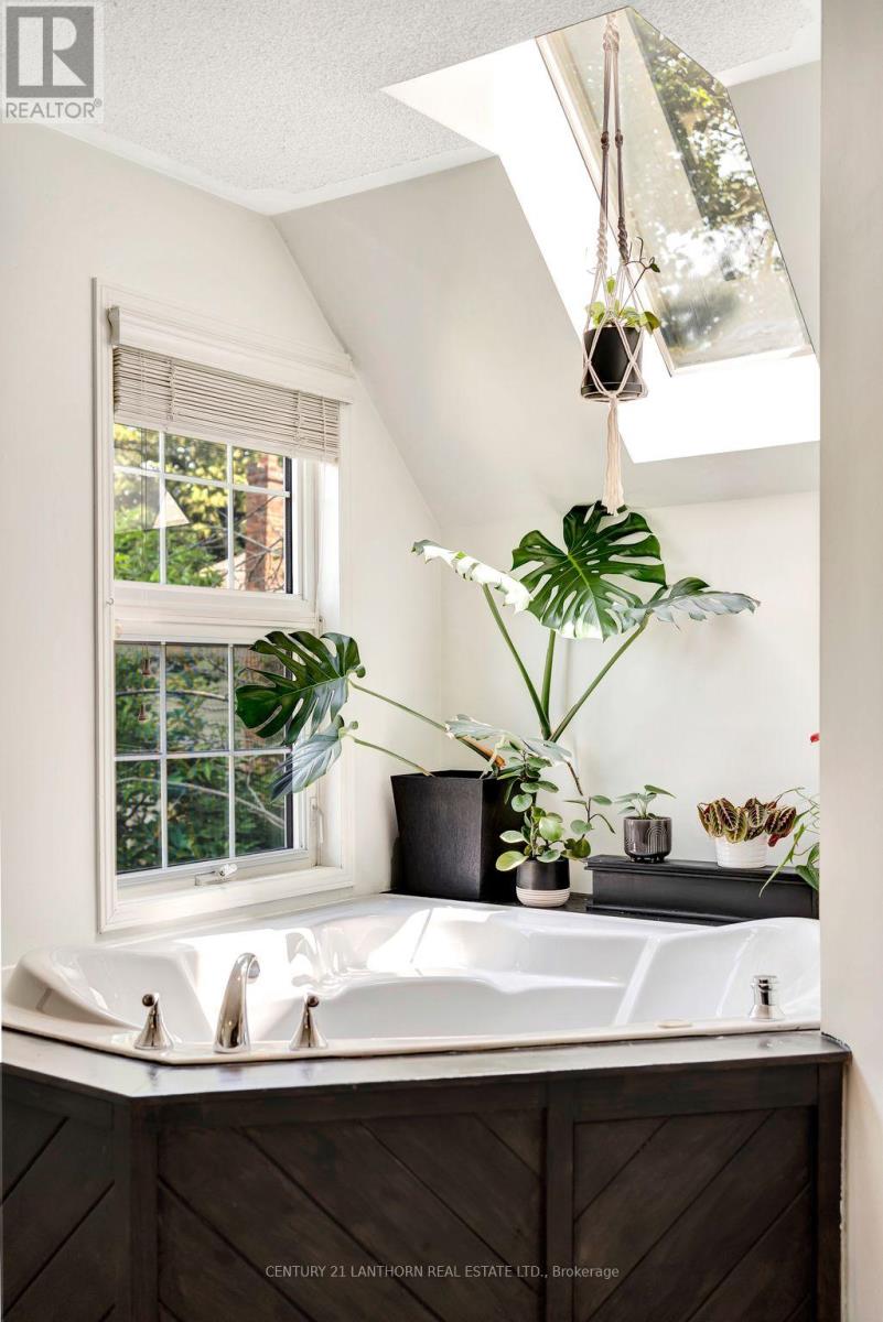 18 Queen Street, Prince Edward County, Ontario  K0K 2T0 - Photo 28 - X12400202