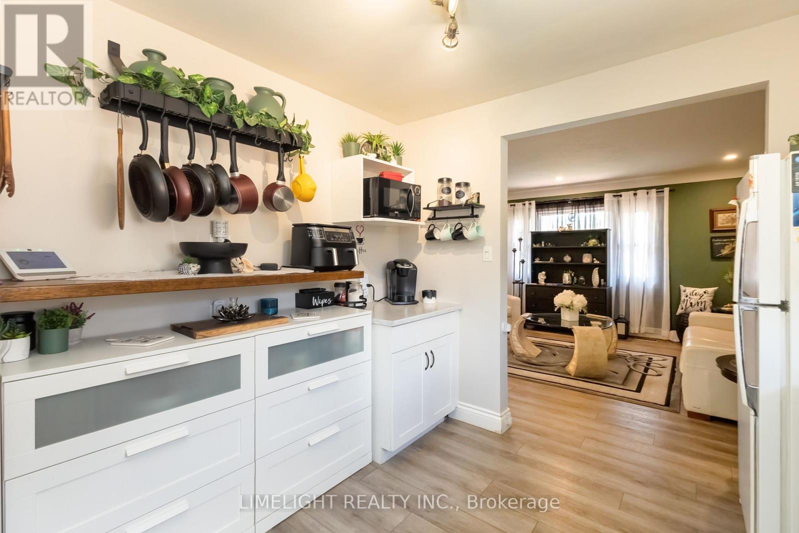 Photo 12 of 48 for 124 Susan Avenue