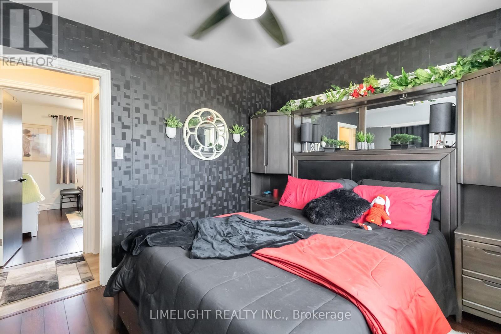 Photo 15 of 48 for 124 Susan Avenue