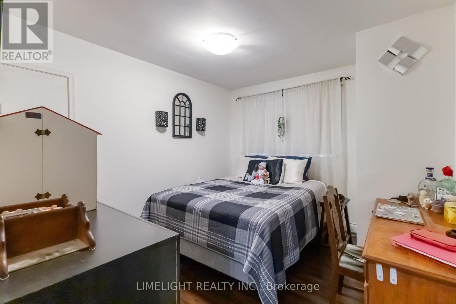 Photo 16 of 48 for 124 Susan Avenue