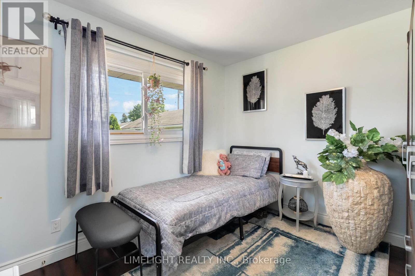 Photo 17 of 48 for 124 Susan Avenue