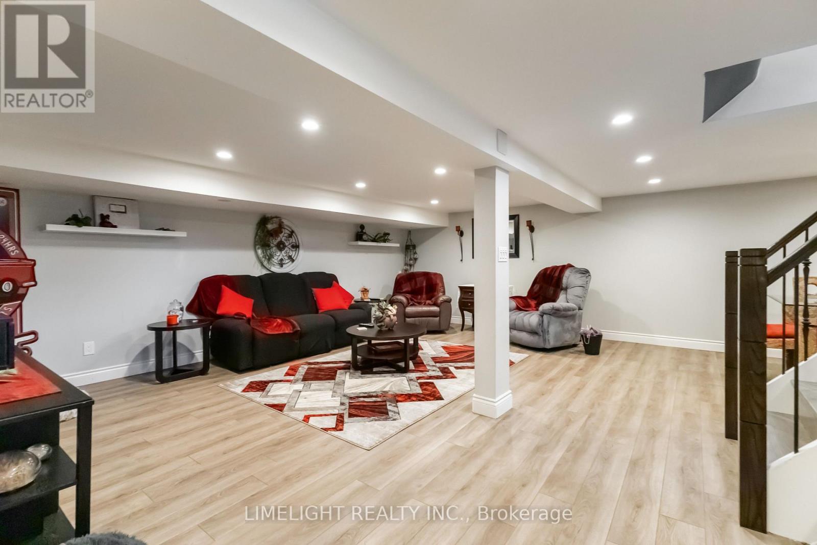 Photo 20 of 48 for 124 Susan Avenue