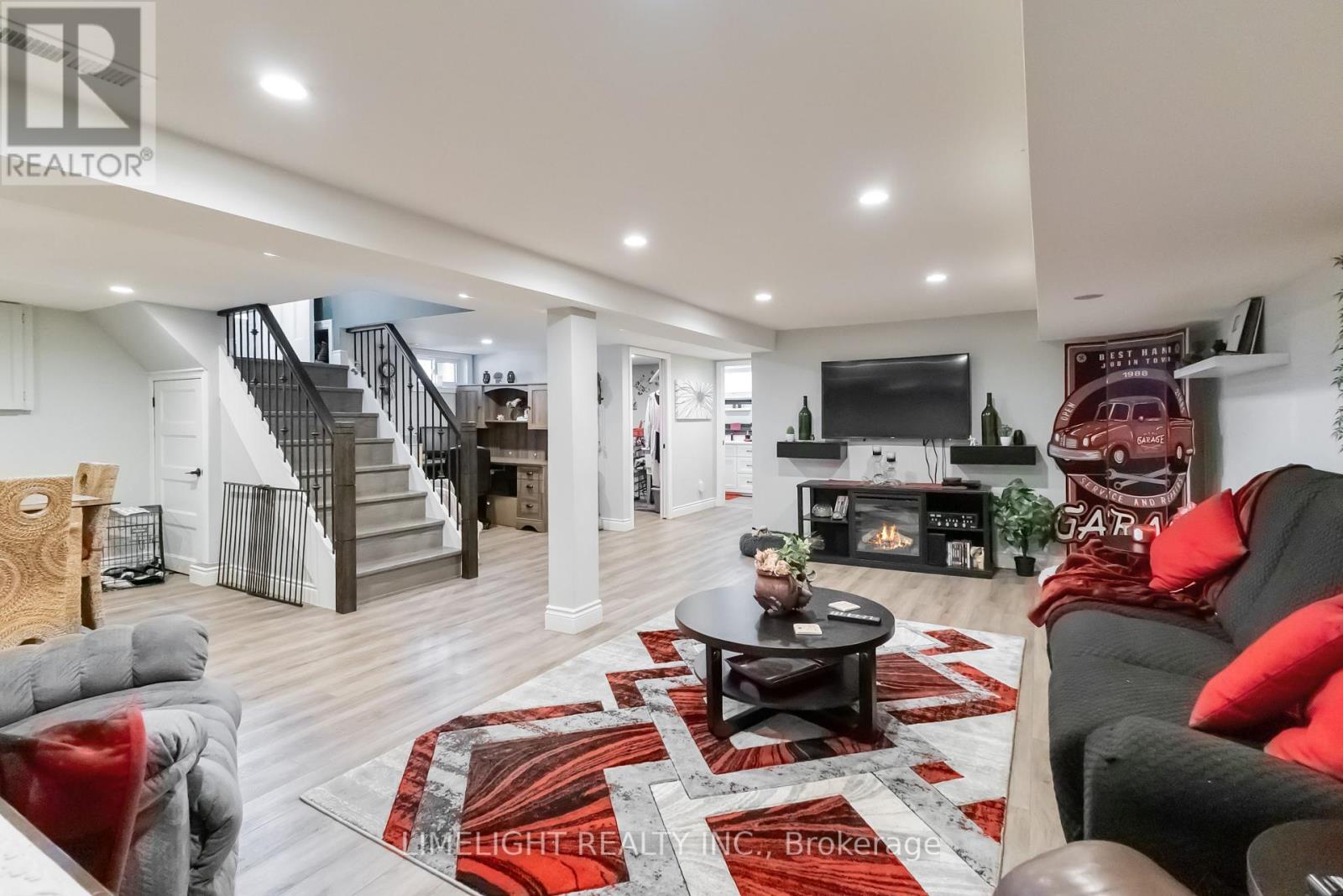 Photo 22 of 48 for 124 Susan Avenue