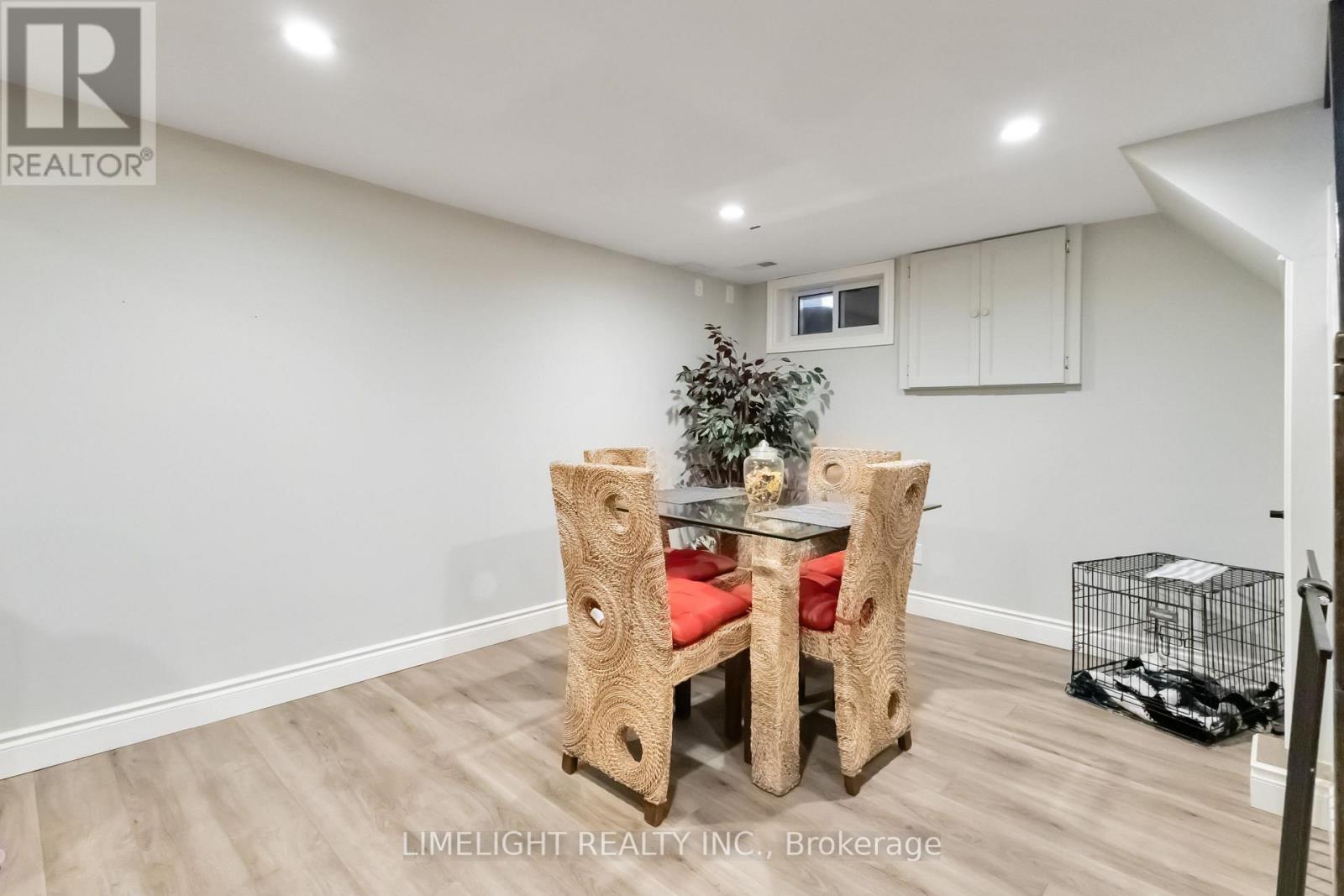 Photo 23 of 48 for 124 Susan Avenue